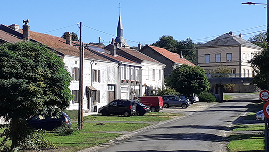 Une vue de la rue Principale de la commune de Lamouilly en Meuse