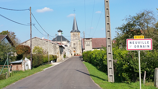 Une vue de l'entrée de la commune de Neuville-sur-Ornain en Meuse