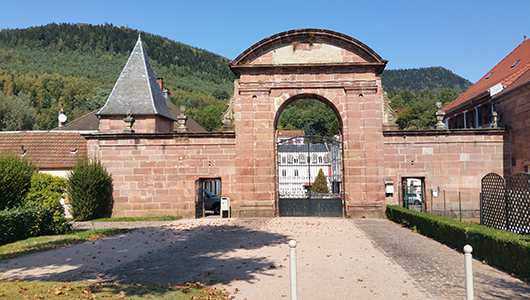 Entrée de l'abbaye de Moyenmoutier dans les Vosges