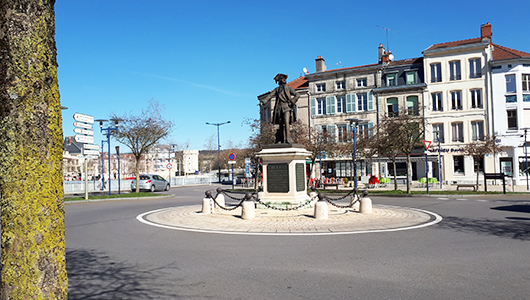 Place et statue Chevert de Verdun en Meuse