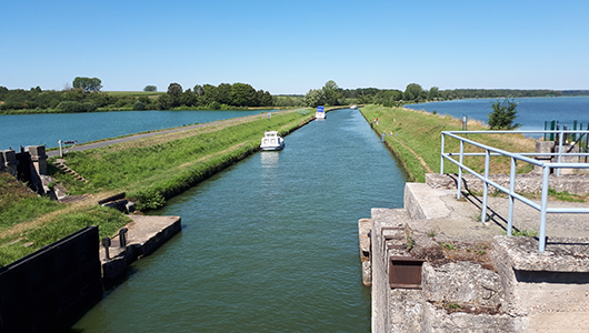 Le canal de la Marne au Rhin à Gondrexange en Moselle