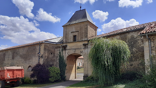 La ferme-château de Saint-Pierreville en Meuse
