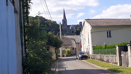 Une rue de la commune de Mont-devant-Sassey en Meuse