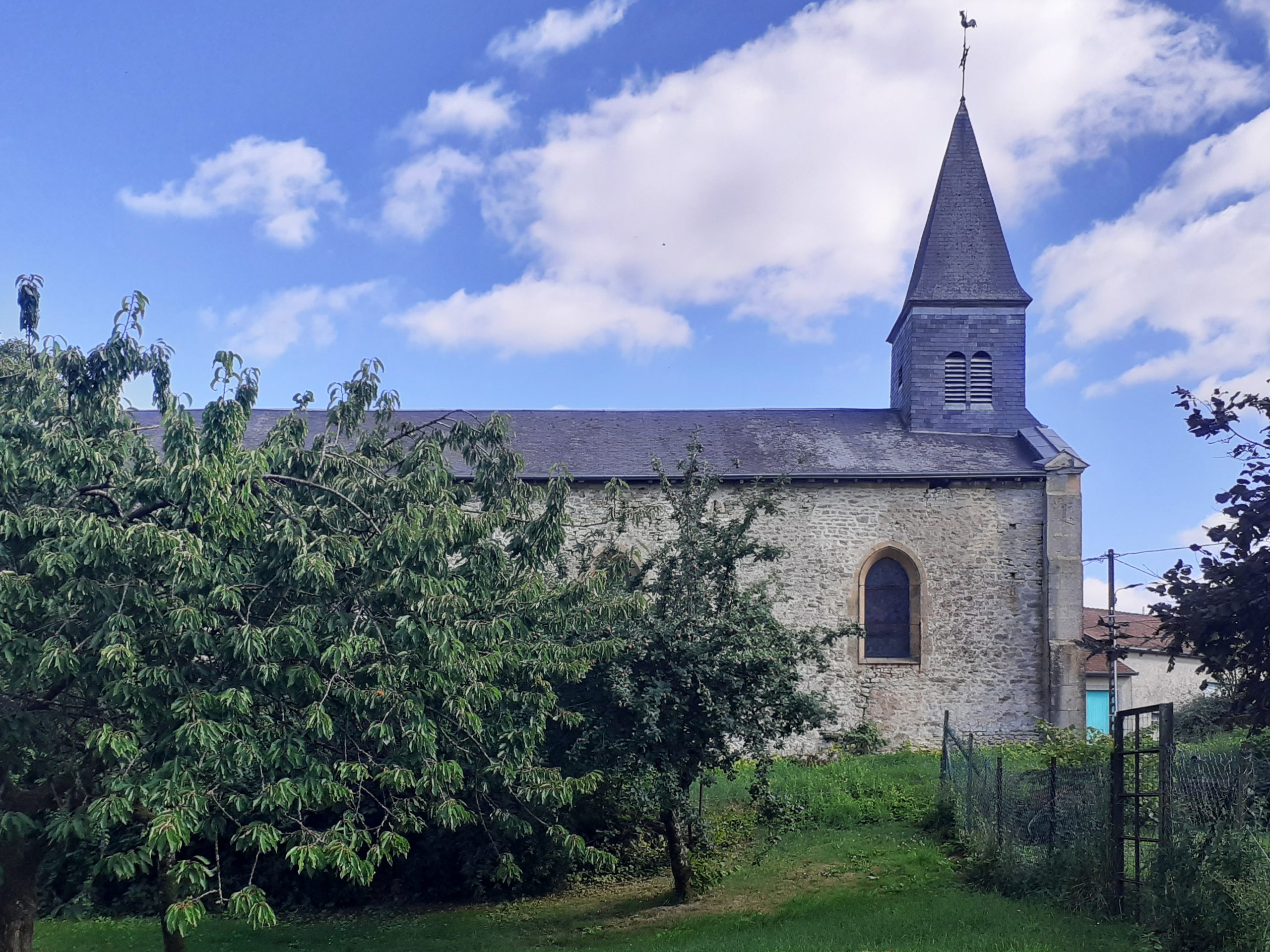 L'église Saint-Martin, construite au XIIIe siècle, de Villers-devant-Dun en Meuse
