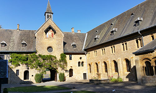 Vue de l'abbaye d'Orval en Belgique