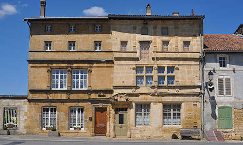 Vue des maisons Renaissance française à Marville en Meuse