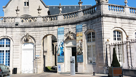 Vue d'une partie du château Stanislas à Commercy en Meuse - Office de tourisme