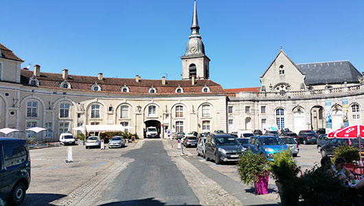 Vue d'une partie du château Stanislas à Commercy en Meuse