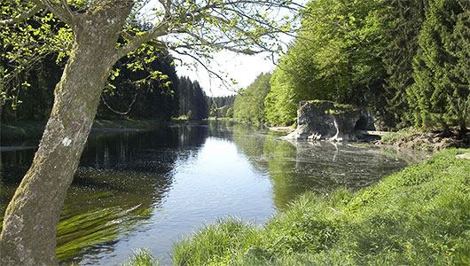 La rivière de la Semois à Bouillon en Belgique