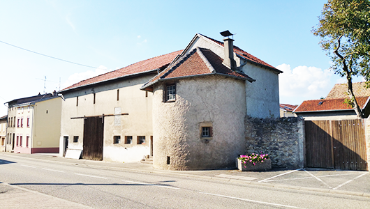 Une ancienne tour à Réchicourt-le-Château en Moselle