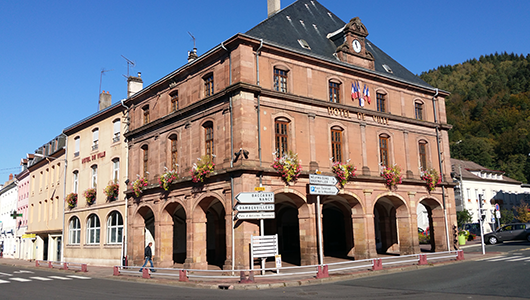 La mairie de Raon-l'Étape dans les Vosges