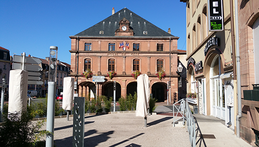 La mairie de Raon-l'Étape dans les Vosges