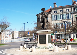 Place et statue Chevert de Verdun en Meuse