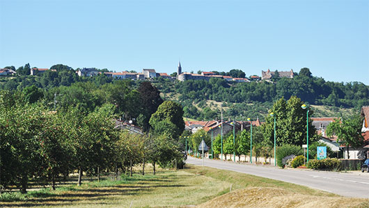 Une vue générale de la commune d'Hattonchâtel en Meuse
