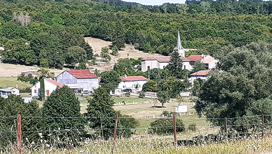 Une vue générale de la commune de Fontaines-Saint-Clair en Meuse