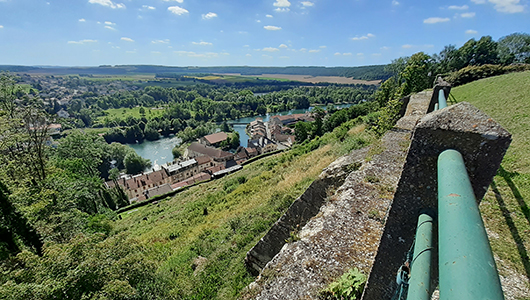 Une vue générale de la commune de Dun-sur-Meuse en Meuse