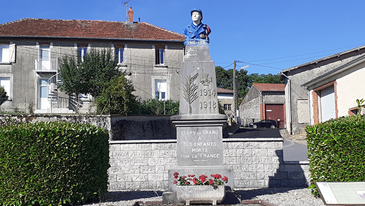 Le monument aux morts de Clery-le-Grand en Meuse