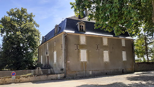 La maison Solomon-Weil place du Champ-de-Foire à Mouzay en Meuse